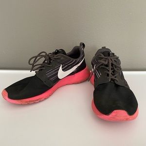Nike Roshe Pink Black Athletic Running Shoes Sneakers Men’s Size 8.5